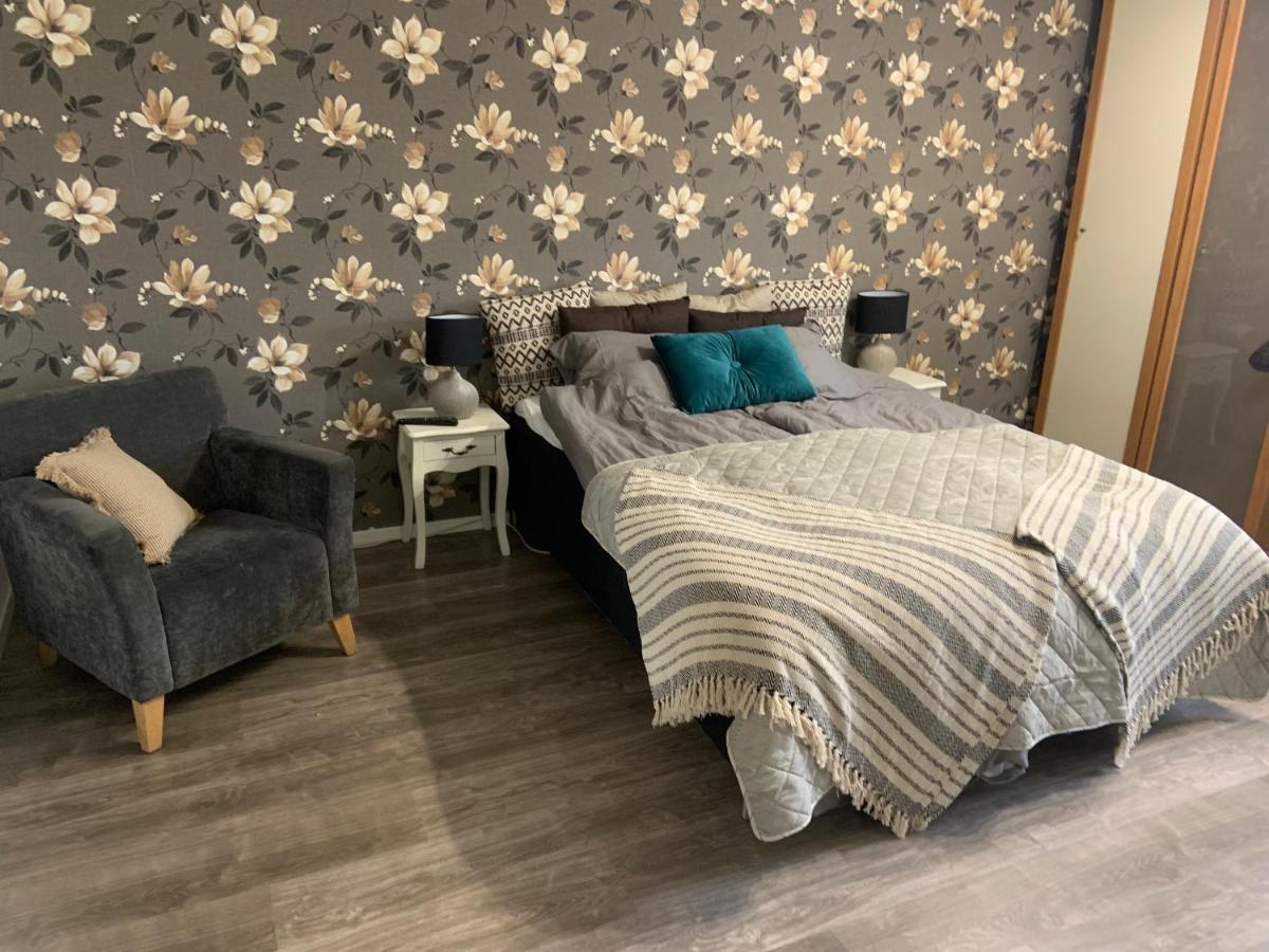 Alingsgård - B&B, Gårdshotell, Spabad, Bastu, Gym, Padelbana - Housity