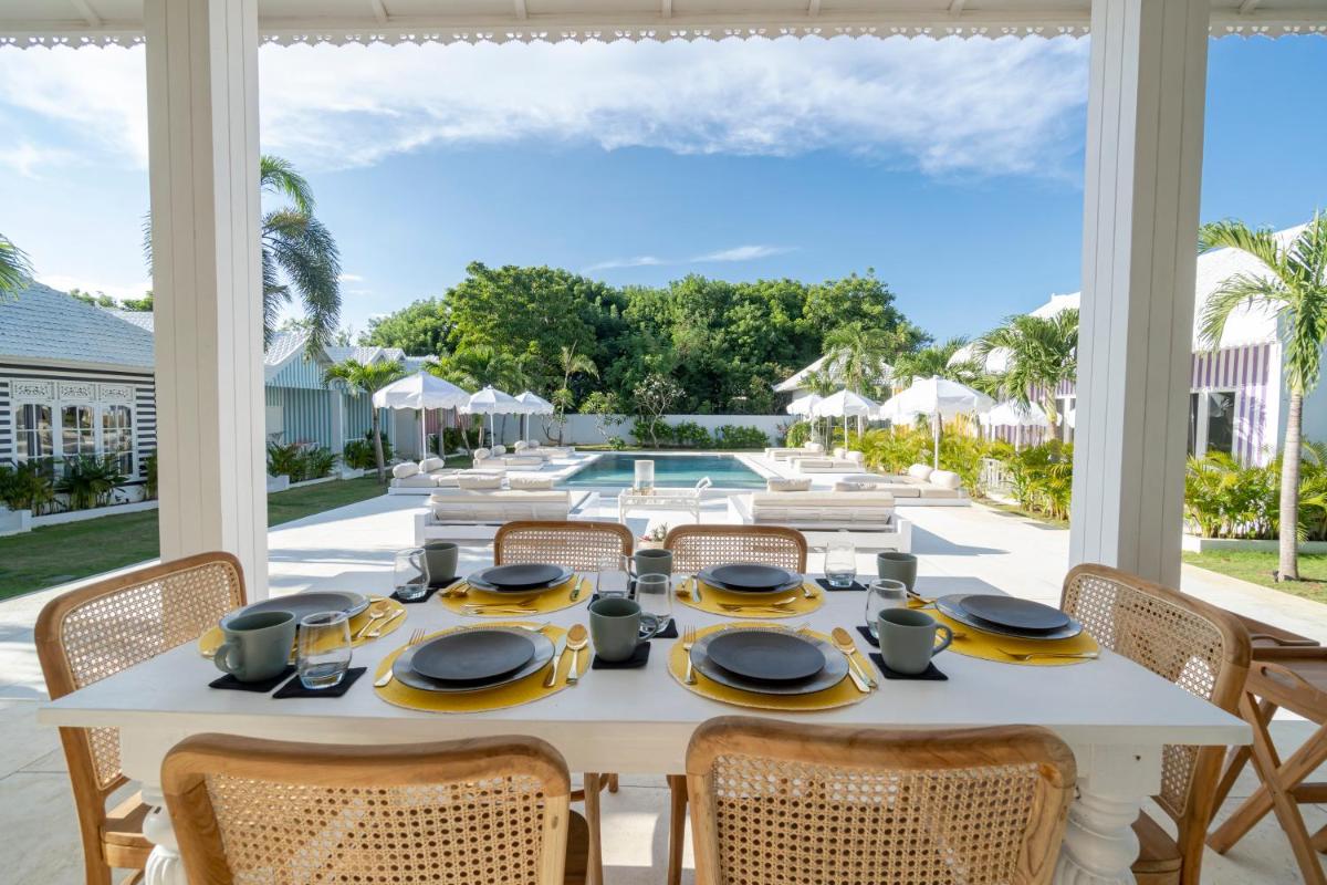 Ria Uluwatu, Tropical Chic Hotel - Housity