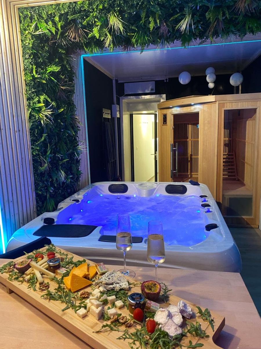 Suite with jacuzzi and sauna - Housity