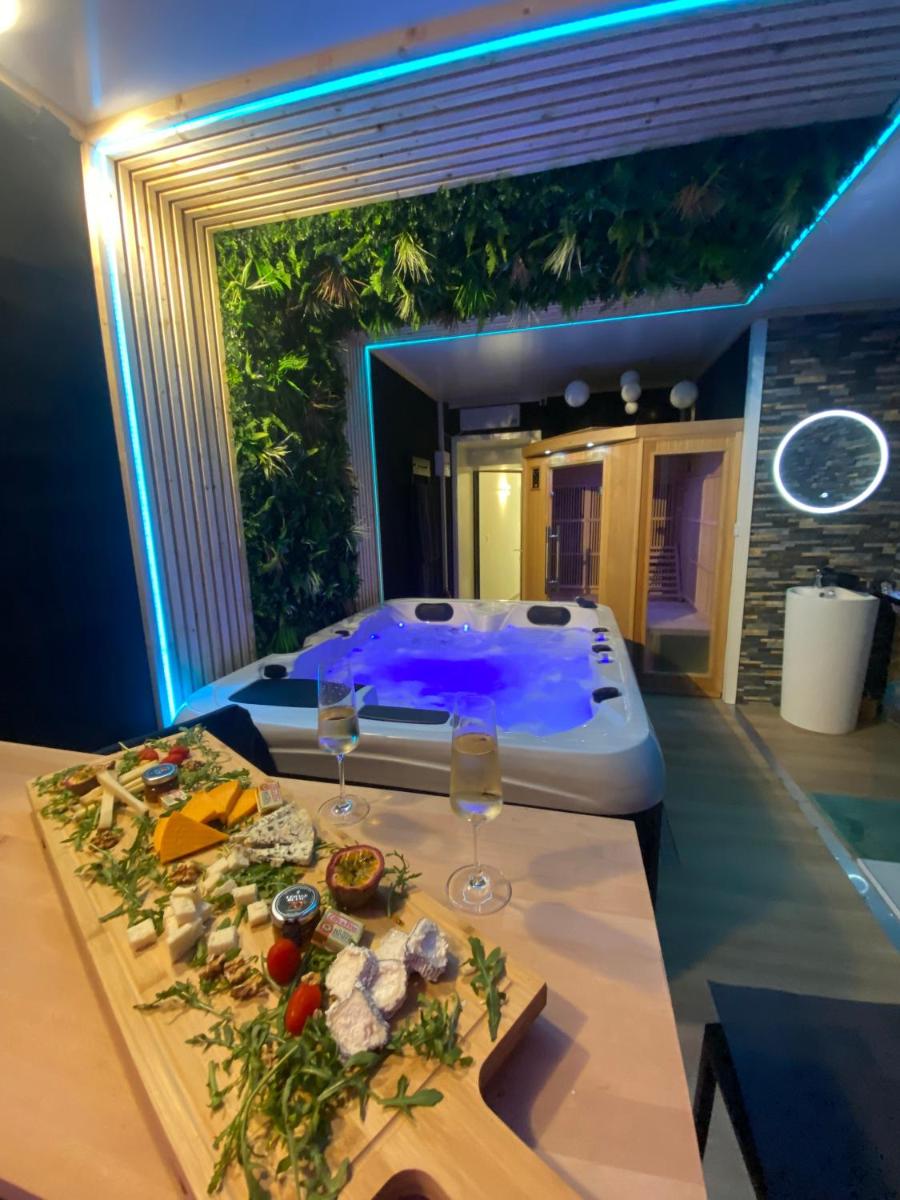 Suite with jacuzzi and sauna - Housity
