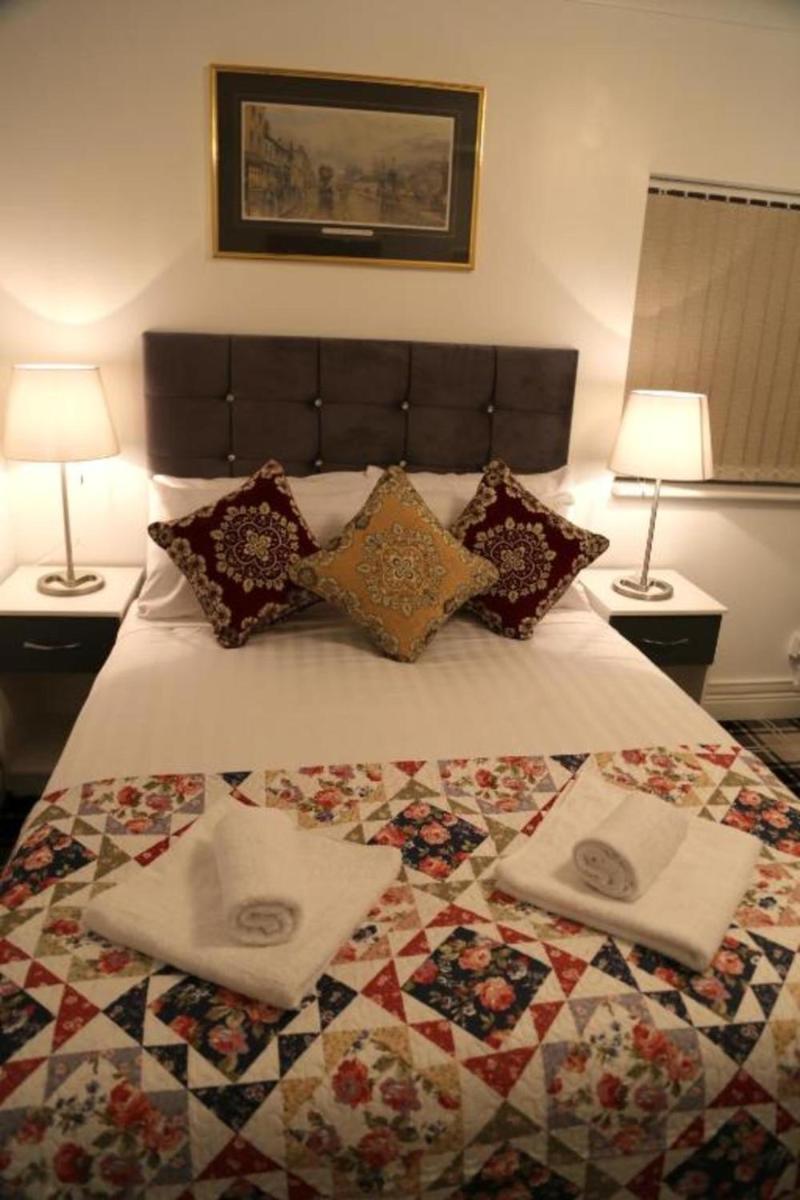 OYO 4 Sisters Inn - Housity