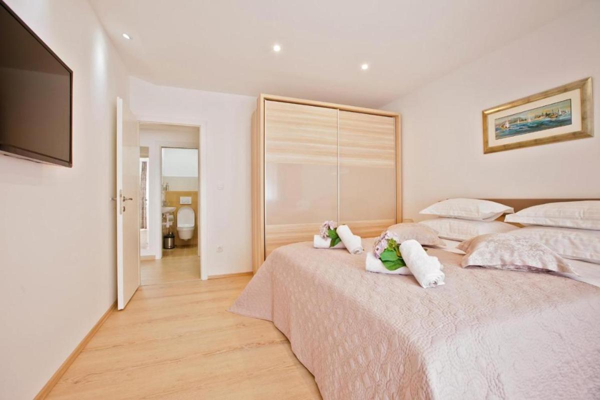 Apartment Satureja Montana - Housity