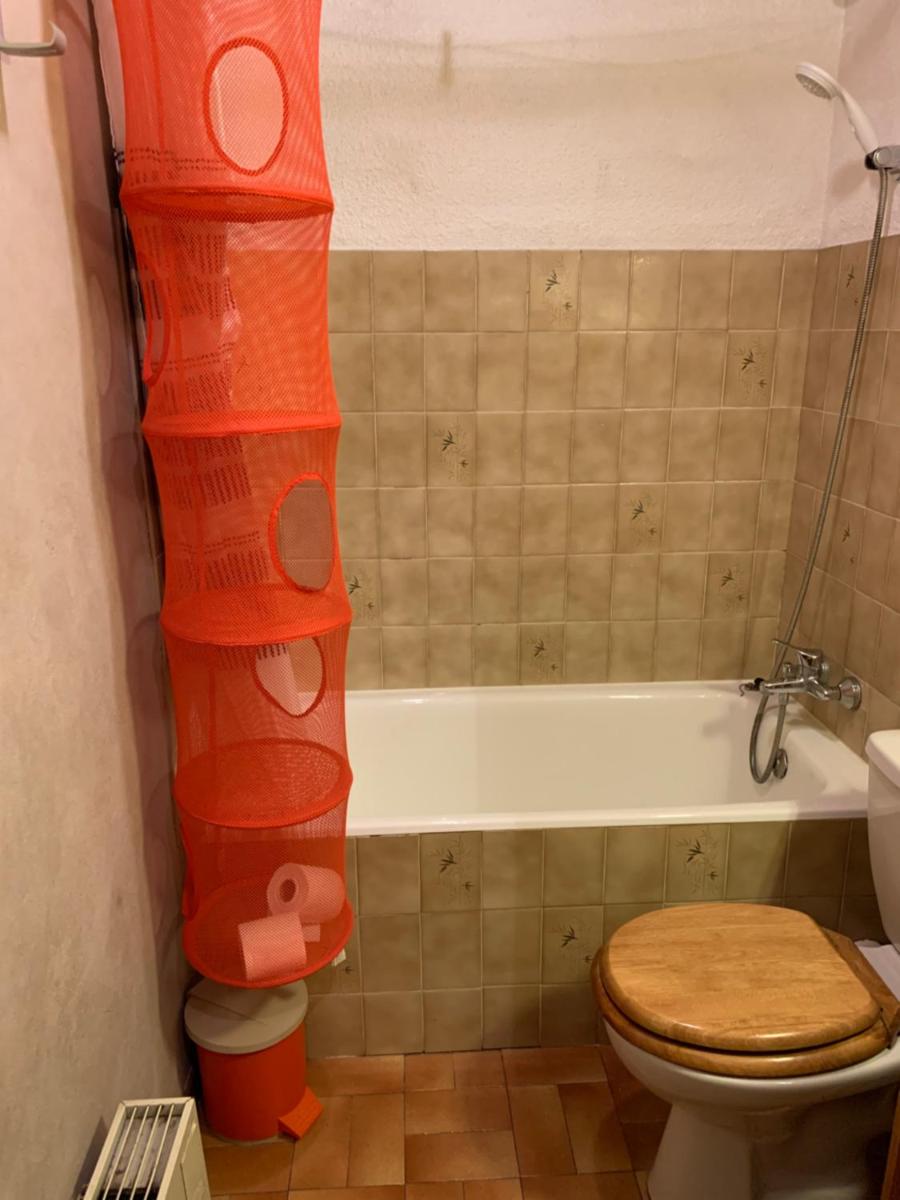155 Piste dans mon canapé - Housity