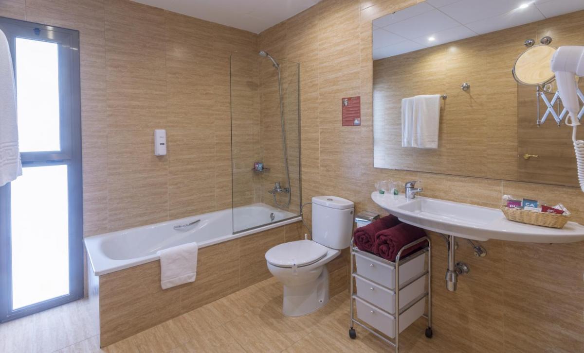 Un baño de Sumus Hotel Stella and Spa 4S Adults Recommended