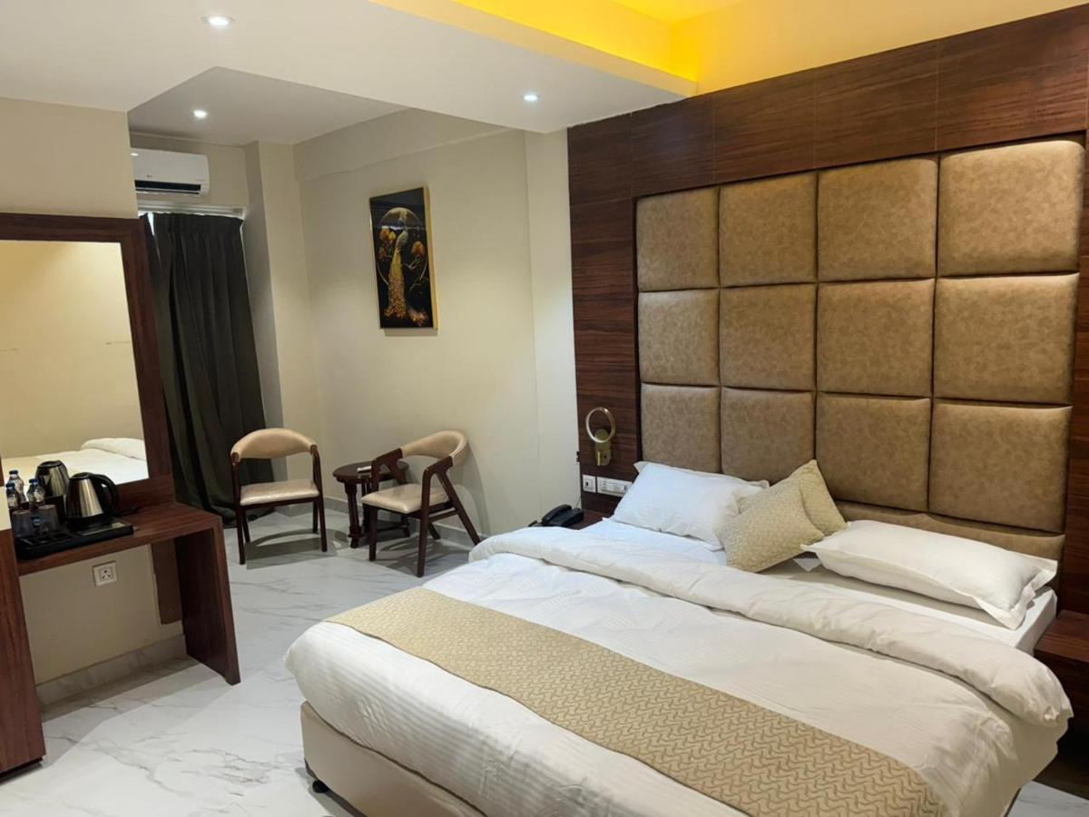 Hotel Asha & Banquet - Housity