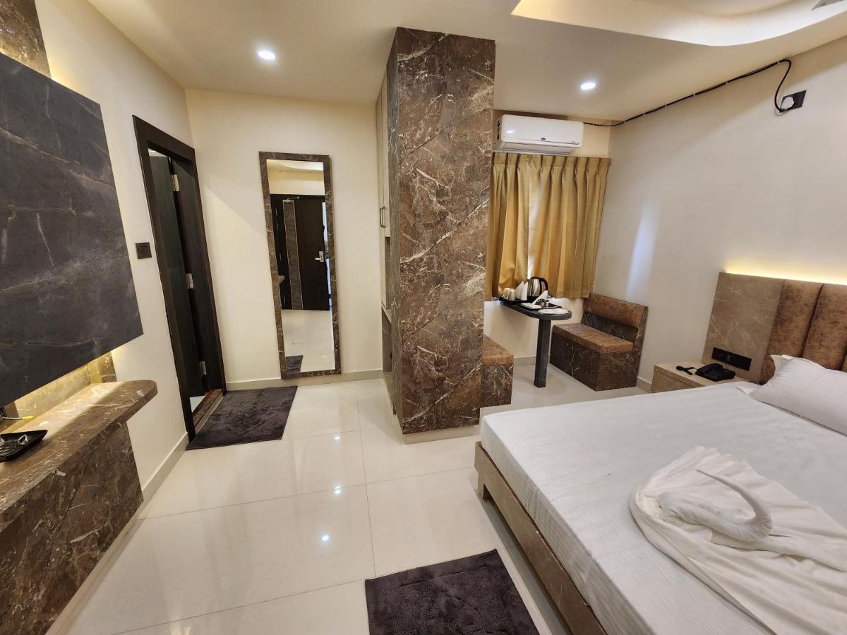The Monarch Hotel - Housity
