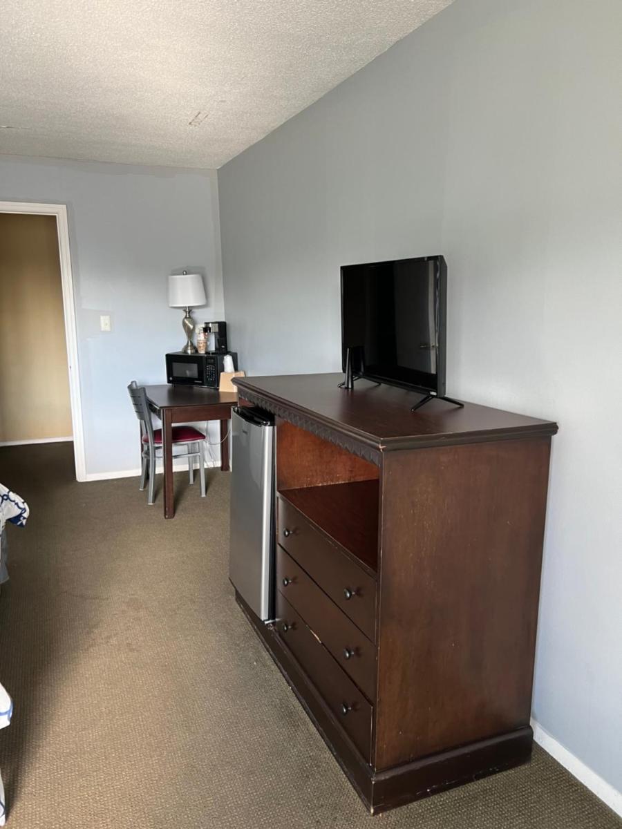 Ambassador Inn - Housity