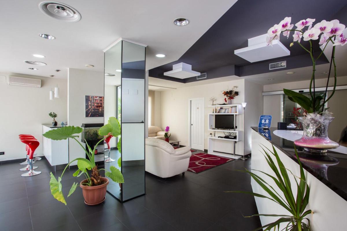 Hotel Le Ceramiche - Housity