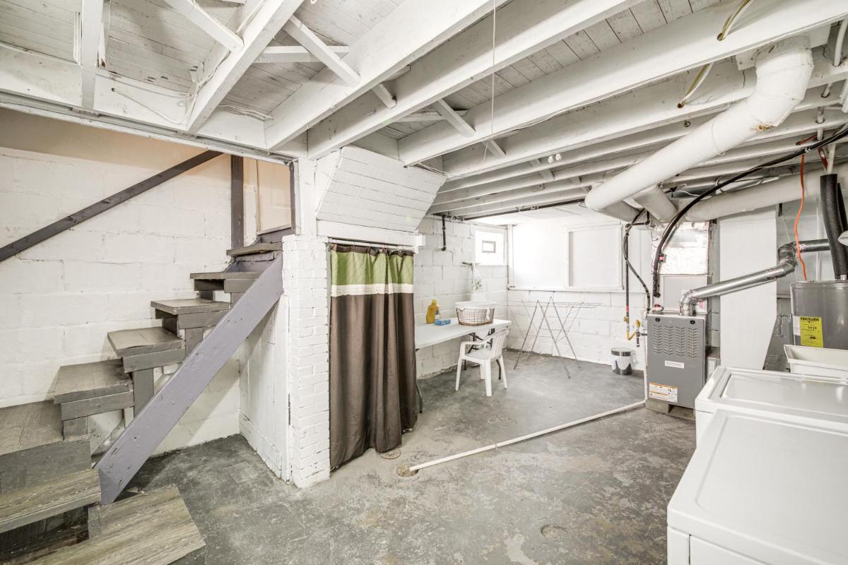 1925 Bungalow-Style Home about 2 Mi to Downtown Indy! - Housity