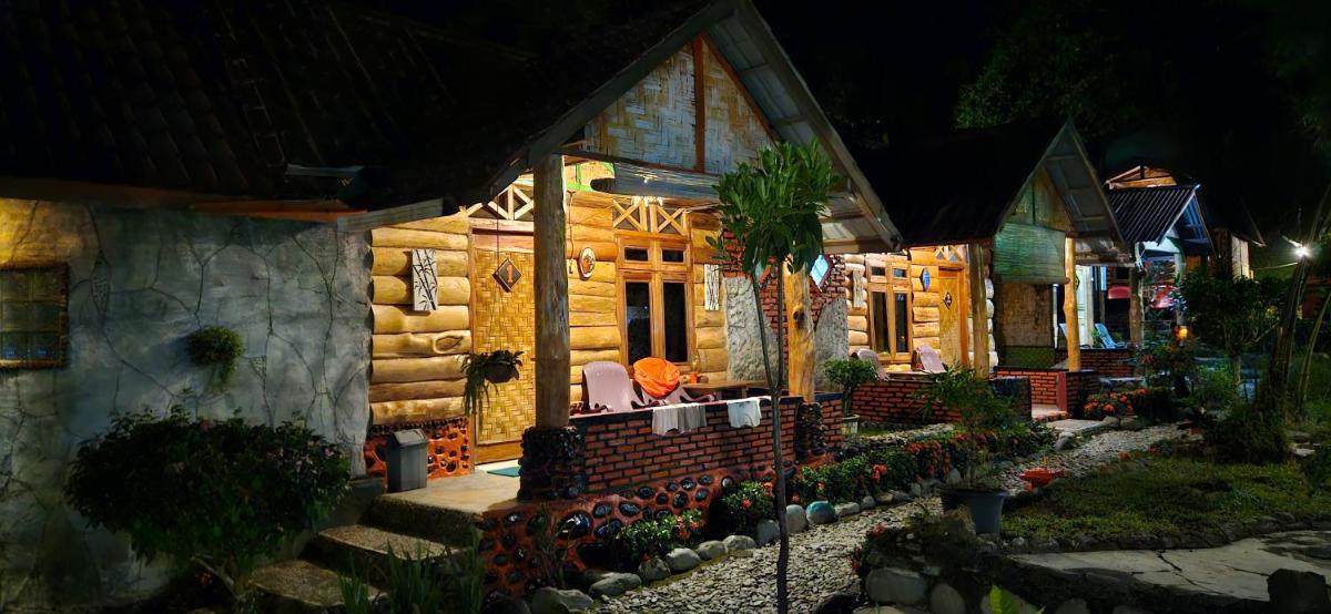 Lucky Bamboo'Bungalows and Orangutan Jungle Trekking Tours - Housity