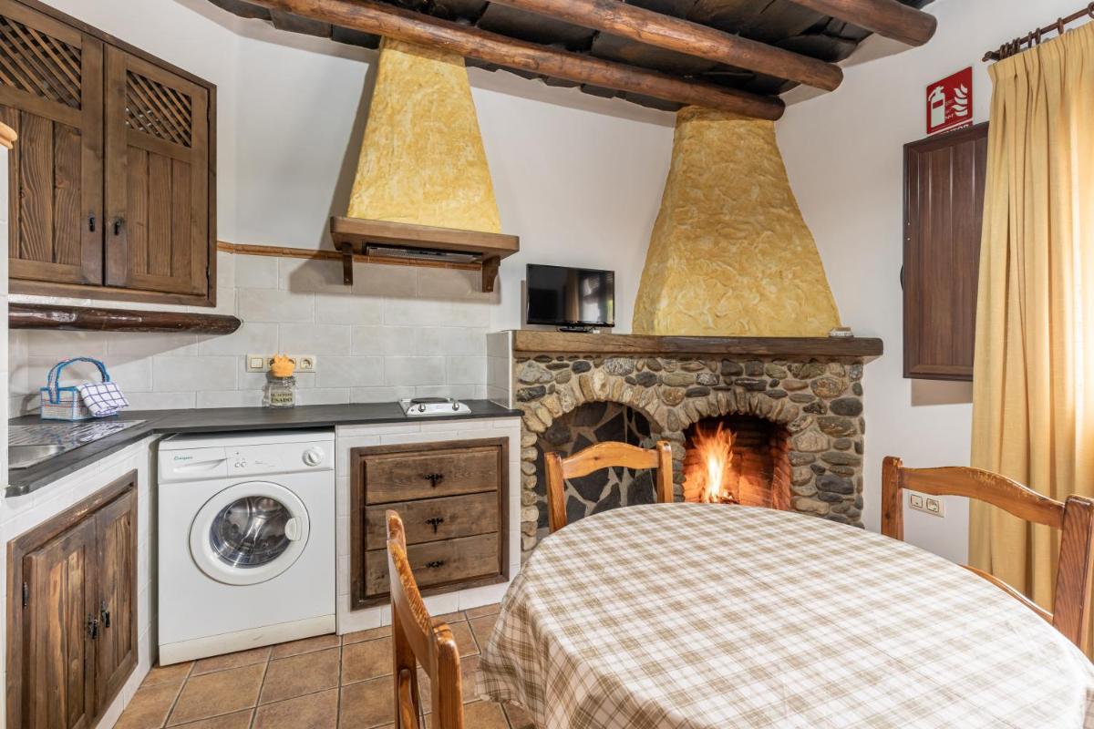 Una cocina o zona de cocina en Turismo Rural & SPA El Cercado