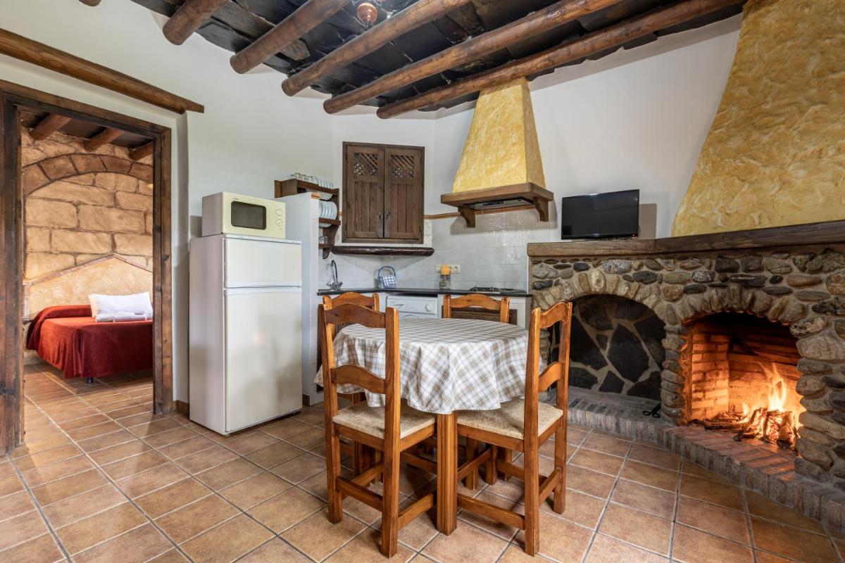 Una cocina o zona de cocina en Turismo Rural & SPA El Cercado
