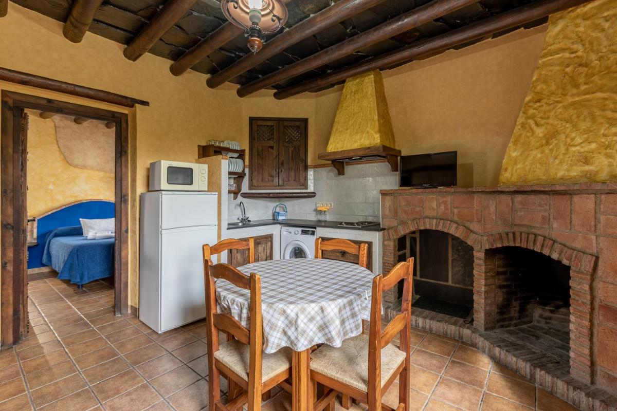 Una cocina o zona de cocina en Turismo Rural & SPA El Cercado