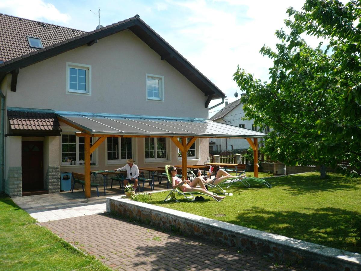 Penzion U Studánky - Housity
