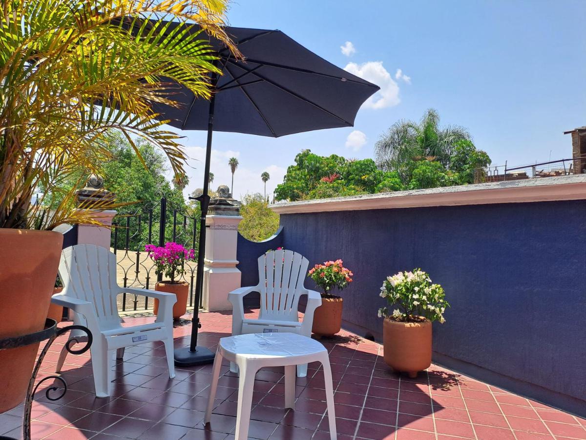 Casa Refugio Budget House 8 Rooms & 9 Bathrooms - Housity