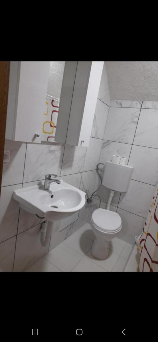 Breti's GuestHouse - Housity