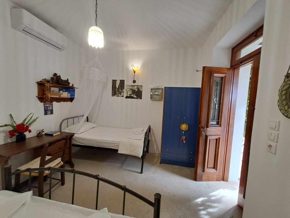 Olga's traditional stone house, Palaiochora - Housity