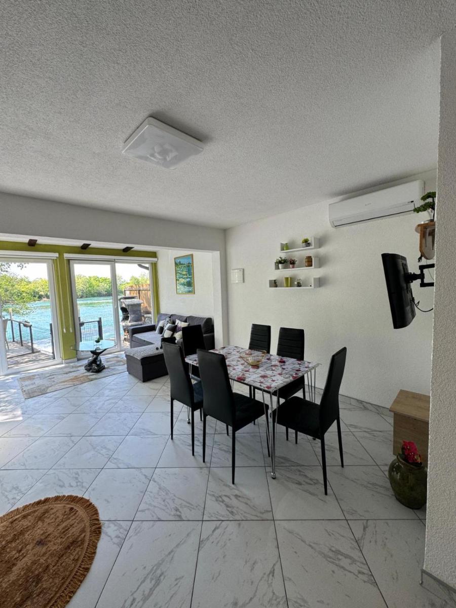 Apartman Dzenis - Housity