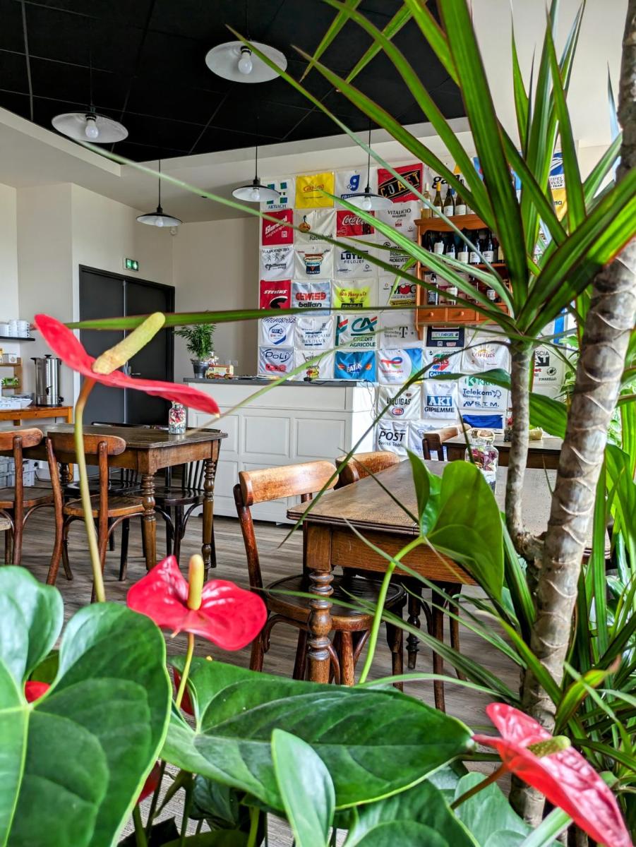 Restaurant ou autre lieu de restauration dans l'établissement Le Nesk Ventoux - Hotel