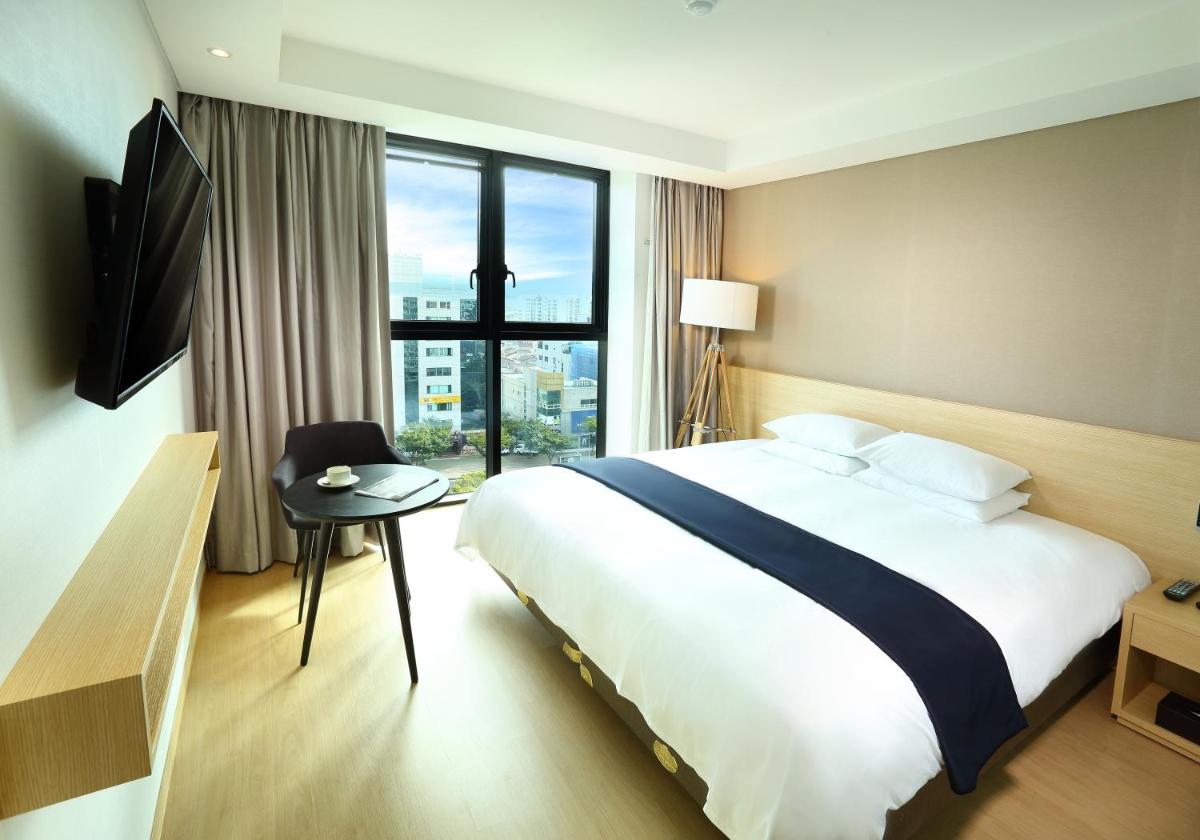 Hotel The One - Housity