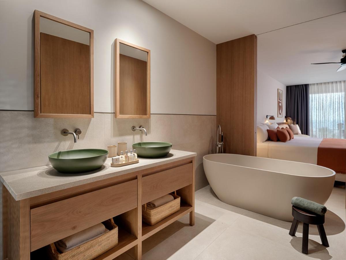 Un baño de Royal Hideaway Corales Villas