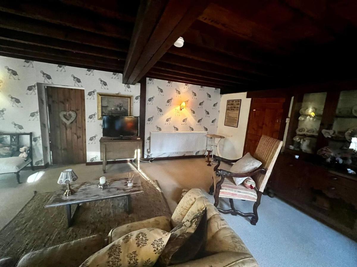 17th century cottage on farm in Vale of Glamorgan - Housity