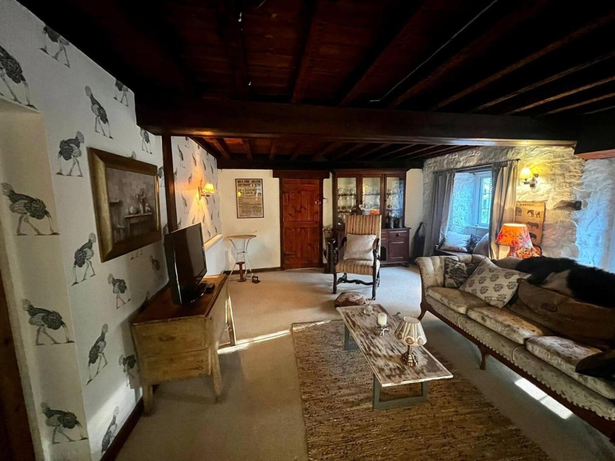 17th century cottage on farm in Vale of Glamorgan - Housity