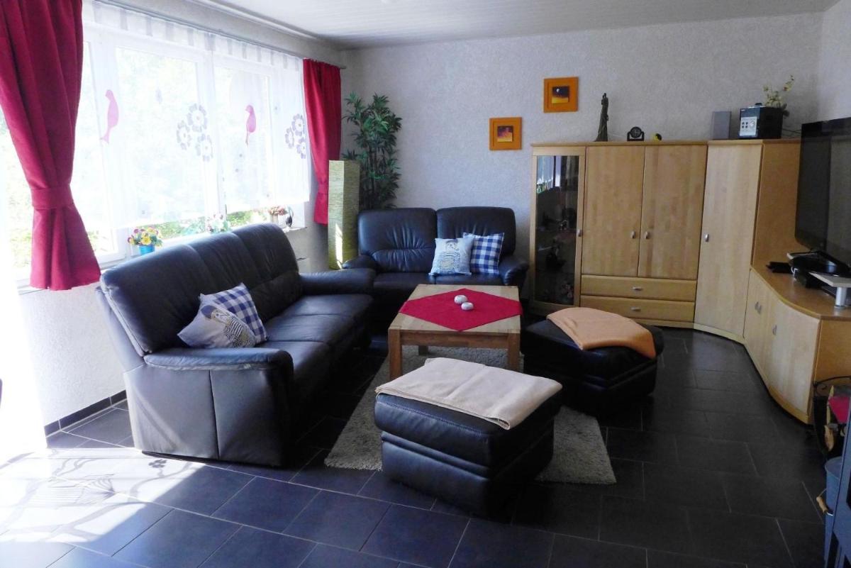 Gemütliches Ferienhaus am Deich mit Gartenzimmer - Housity
