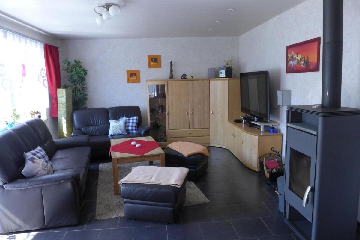 Gemütliches Ferienhaus am Deich mit Gartenzimmer - Housity