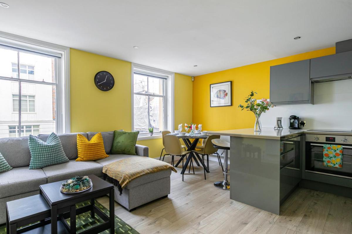 Central-Few Steps from Brighton Beach by Creatick - Housity