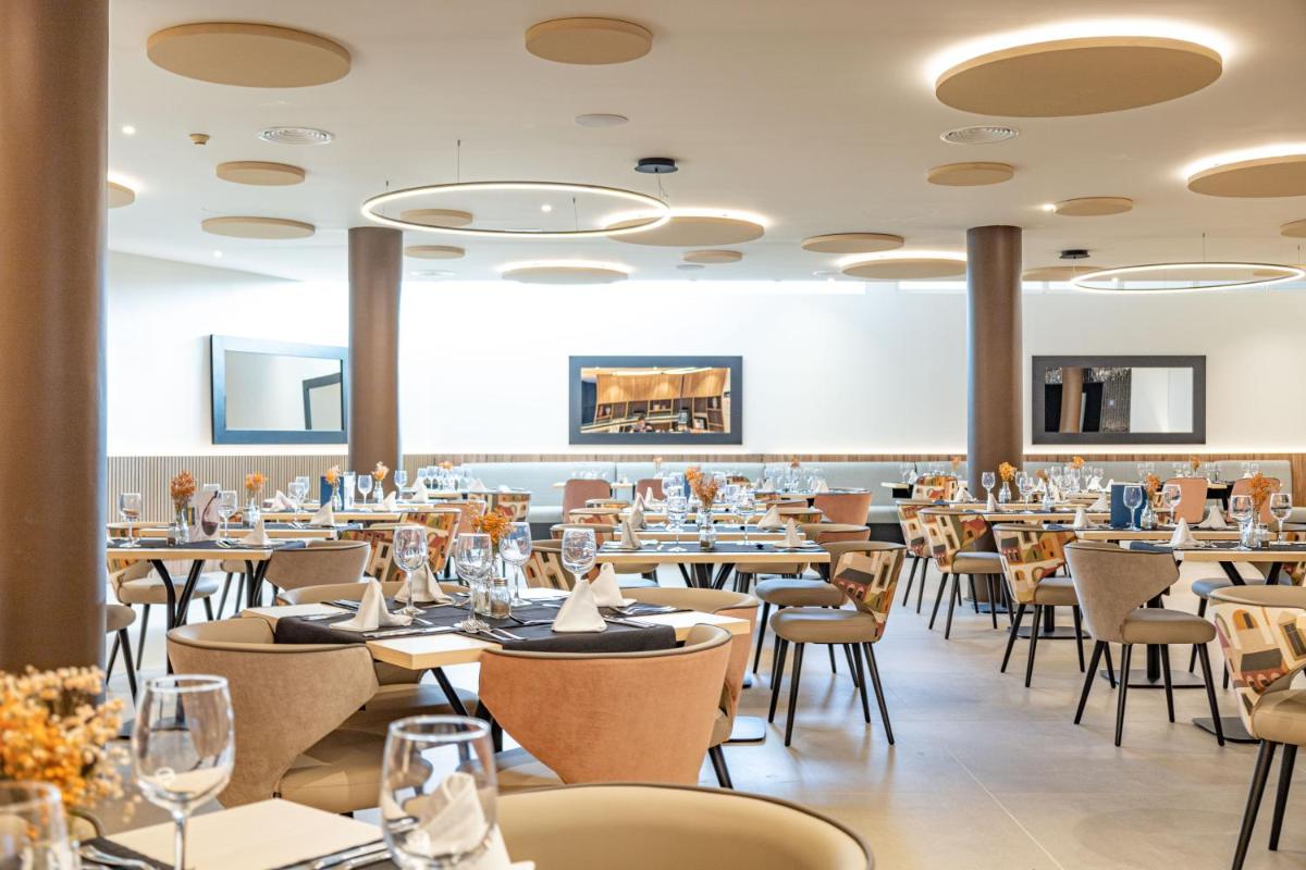 Un restaurante o sitio para comer en Seth Port Ciutadella