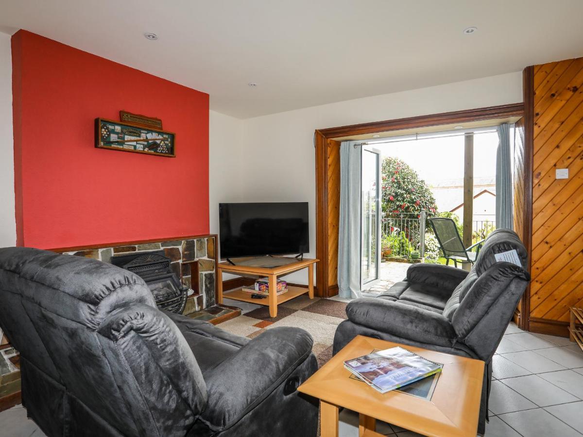 Hillside Apartment - Housity