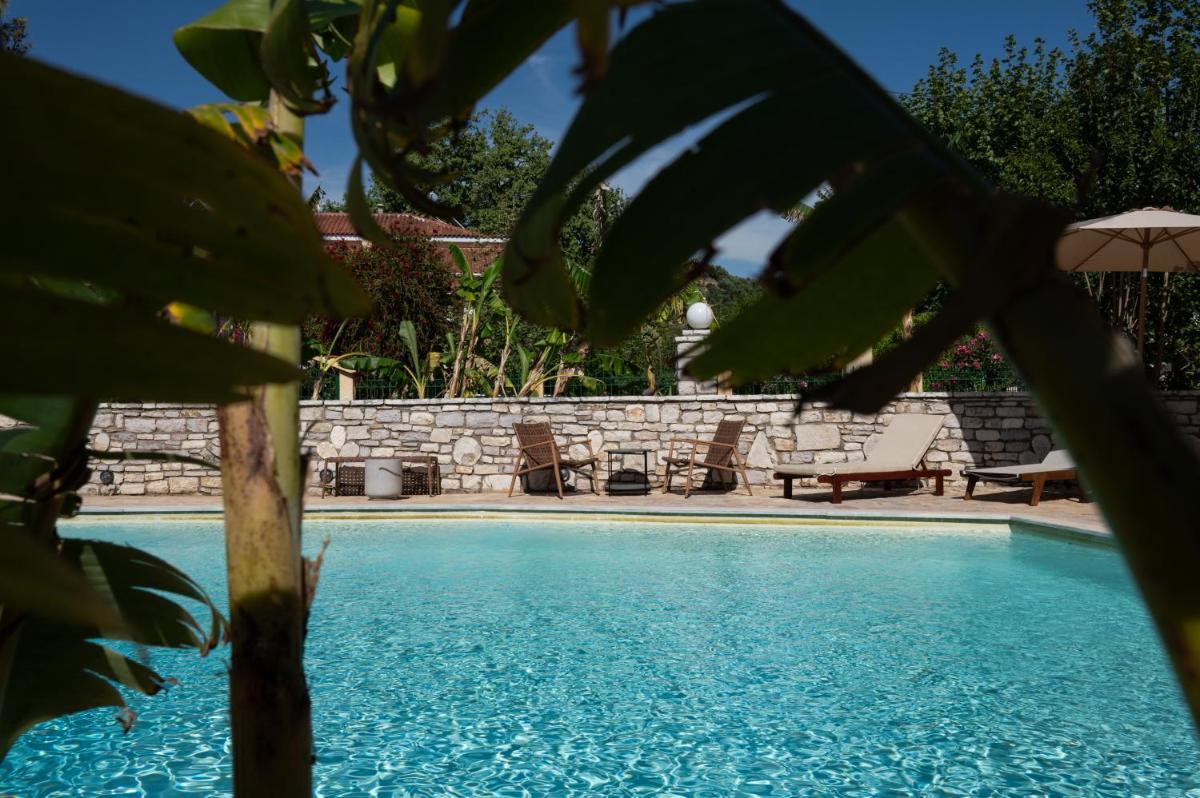 Kaiafas Lake Hotel - Housity