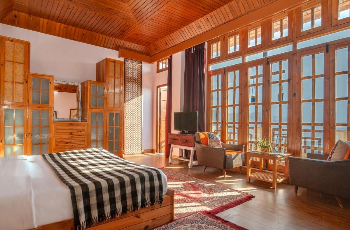 SaffronStays Shelapani - Housity