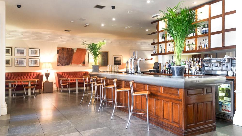The Racquet Club - Housity