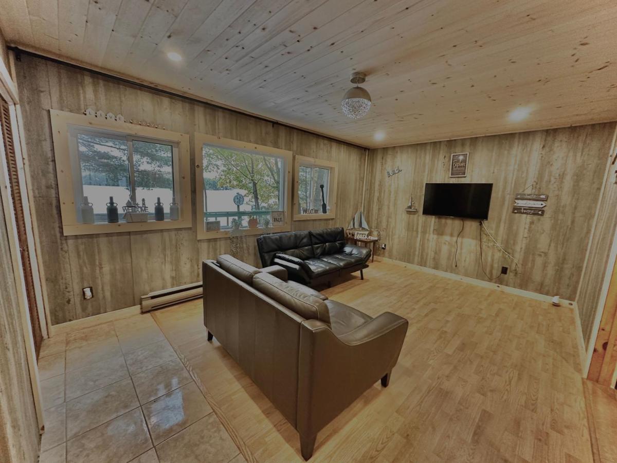Great Escape! (WATERFRONT Cottage in Muskoka) - Housity
