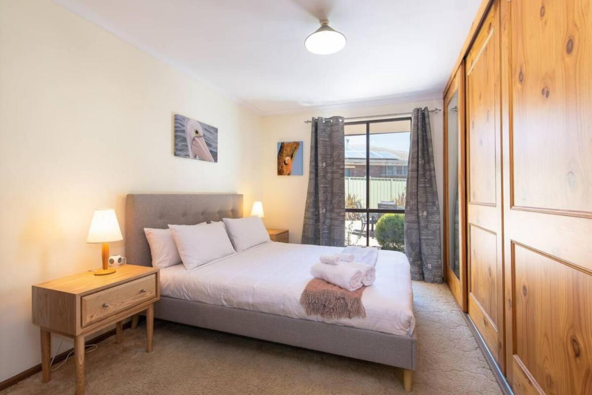 Kangaroo Pause-Home with yard and parking -Free wine - Housity