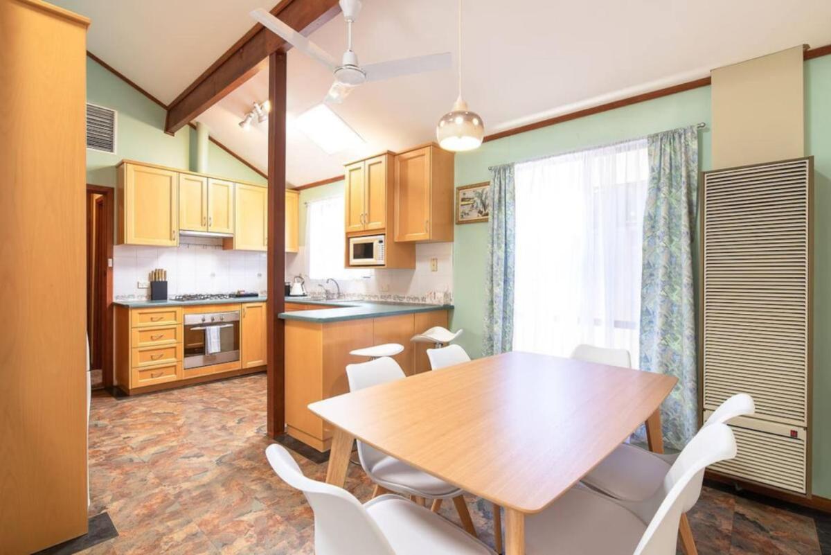 Kangaroo Pause-Home with yard and parking -Free wine - Housity