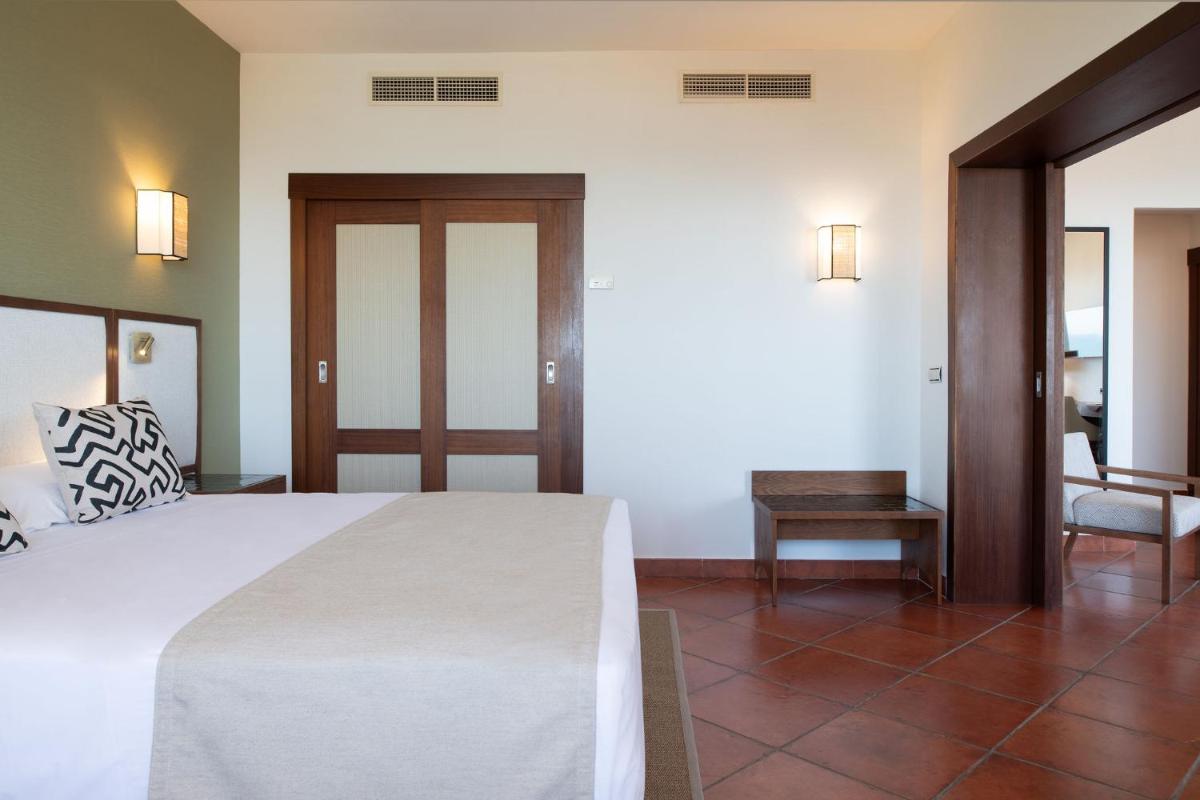 Cama o camas de una habitación en Puerto Antilla Grand Hotel