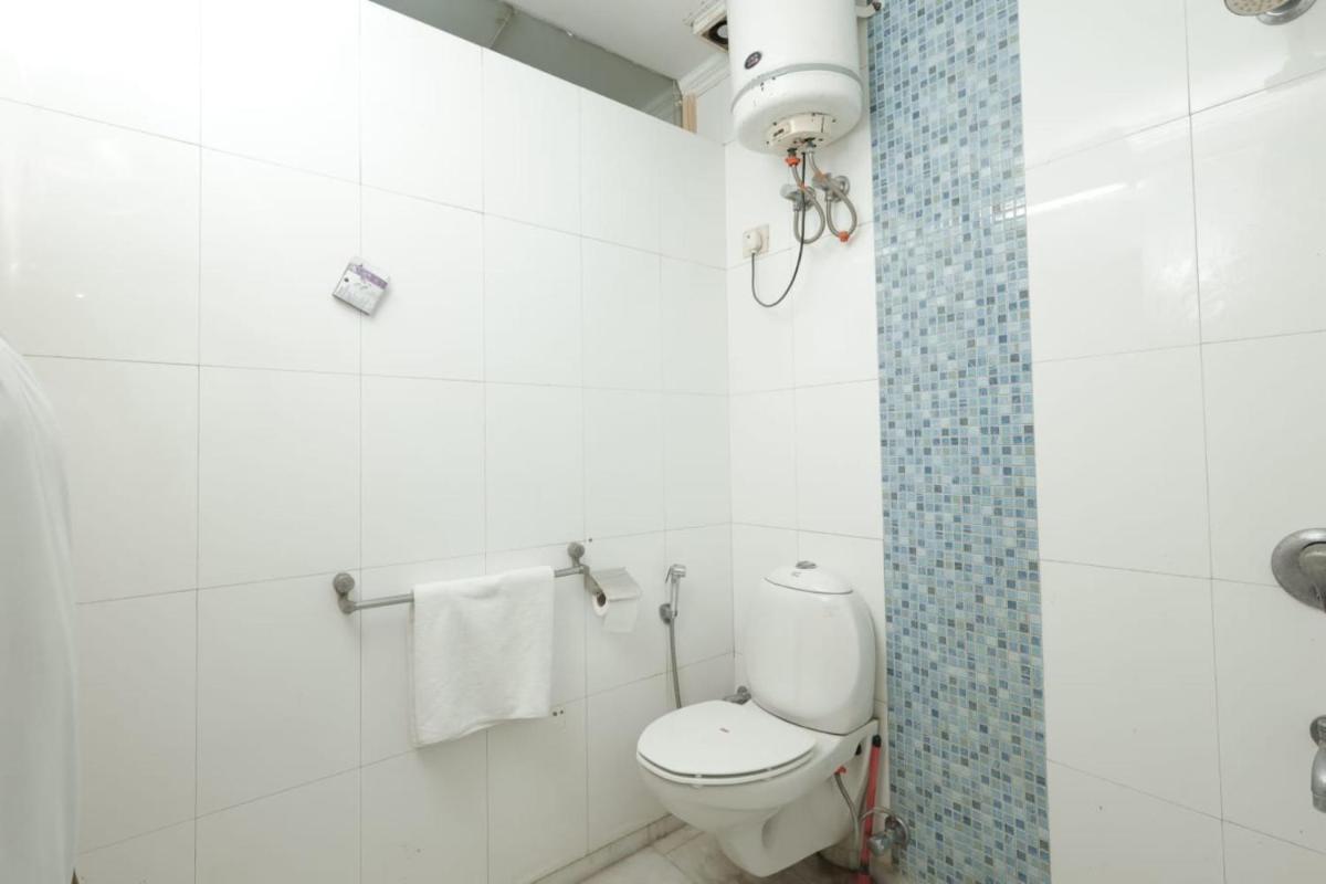 Suitetrails - Room in BB - Bed And Breakfast cum Home Stay