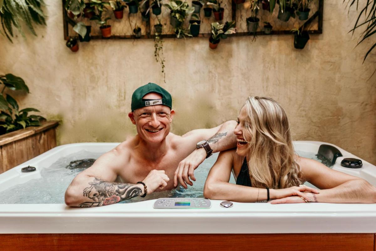 myinsolite - Cocon Tropical, jacuzzi, énigme - Housity