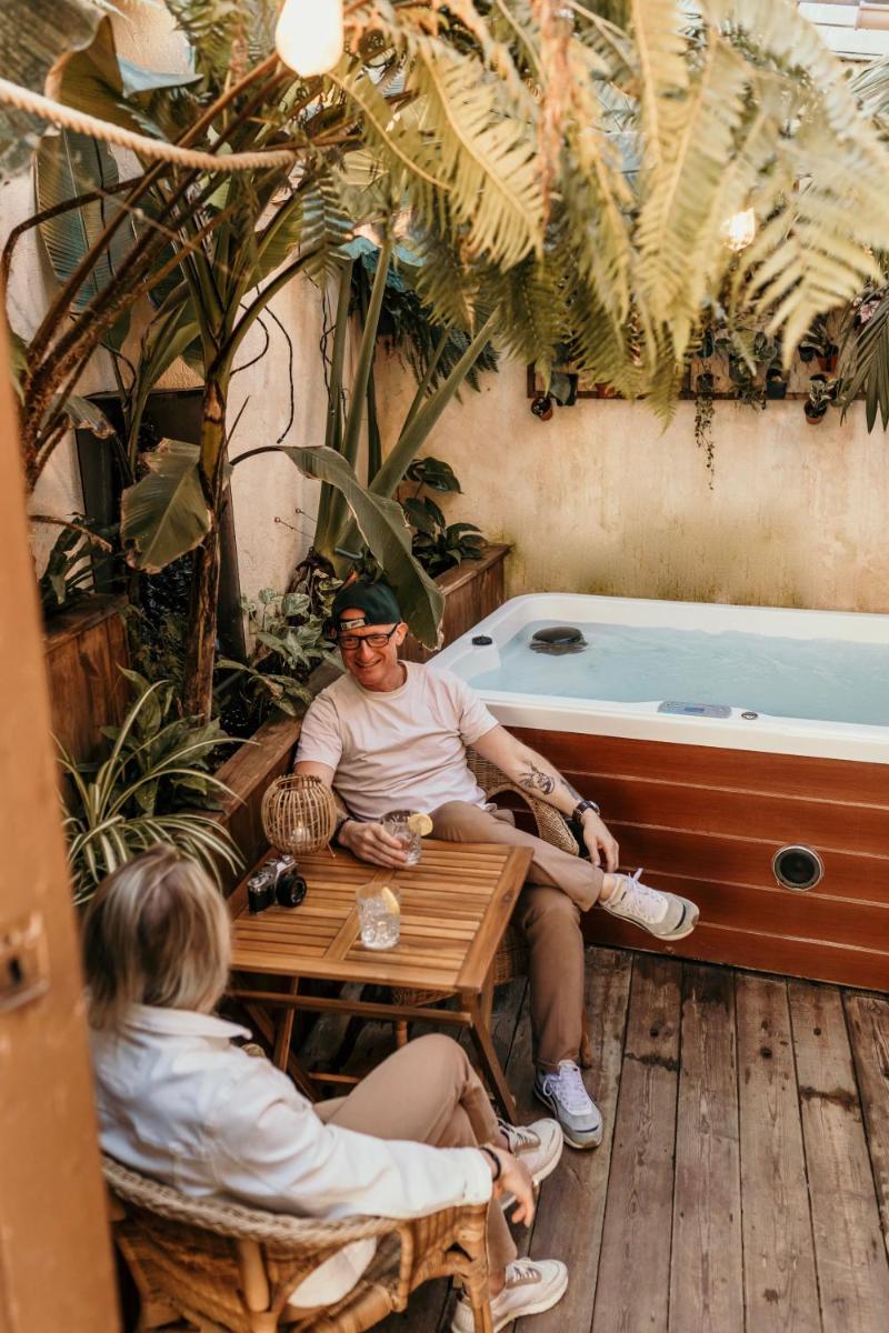 myinsolite - Cocon Tropical, jacuzzi, énigme - Housity