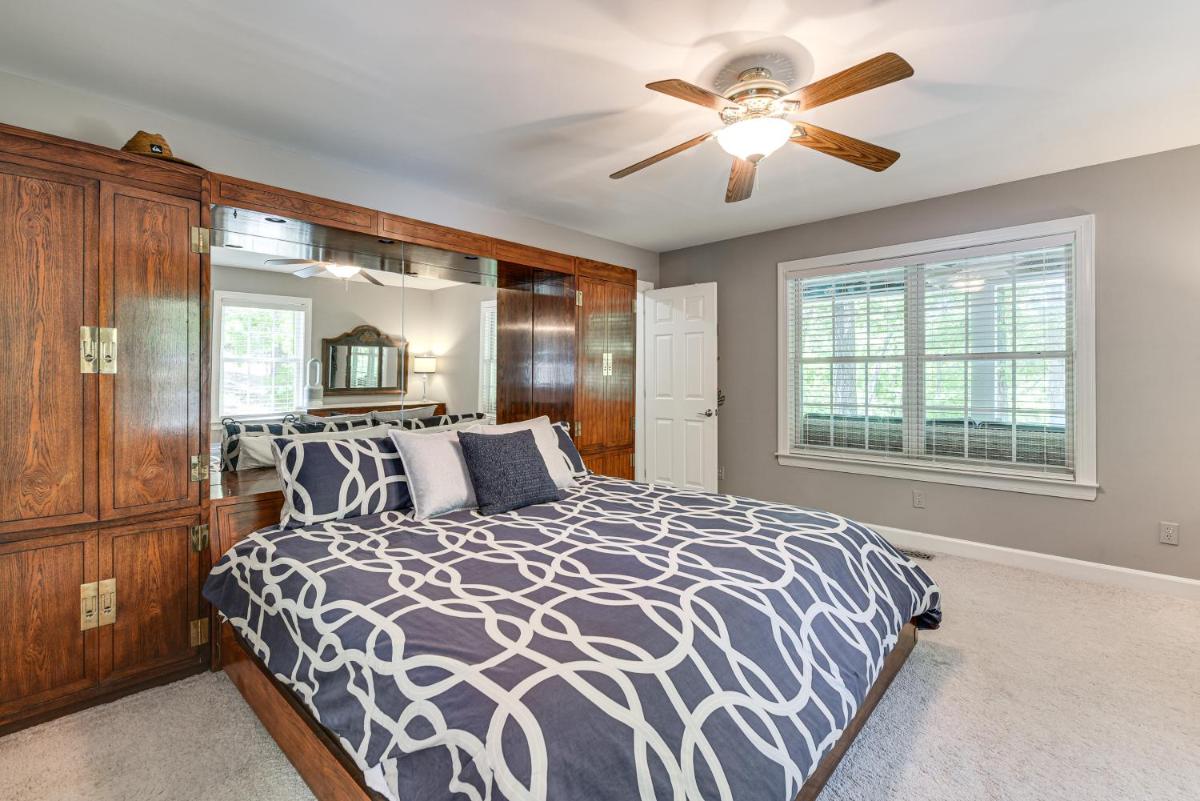 Spacious Home with Deck on Shores of Lake Wylie - Housity