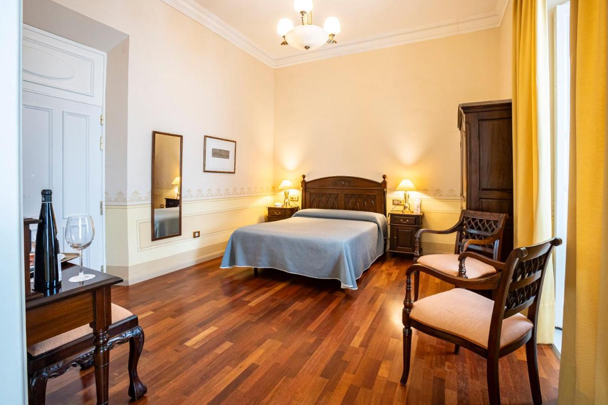 Cama o camas de una habitación en Hotel Mirador de Llerena