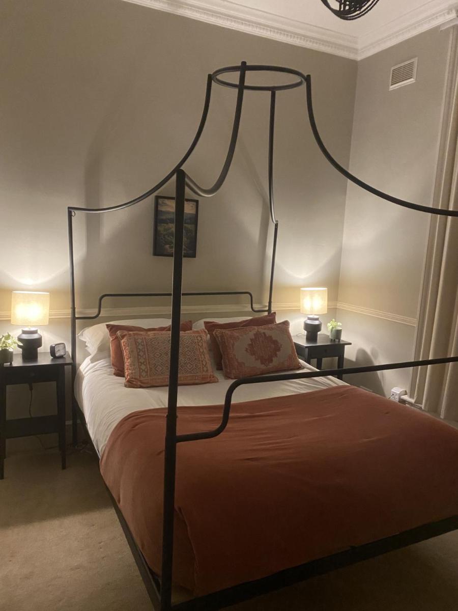 The Beeches - Chatsworth Apartment No 2 - Sleeps 4 - Housity