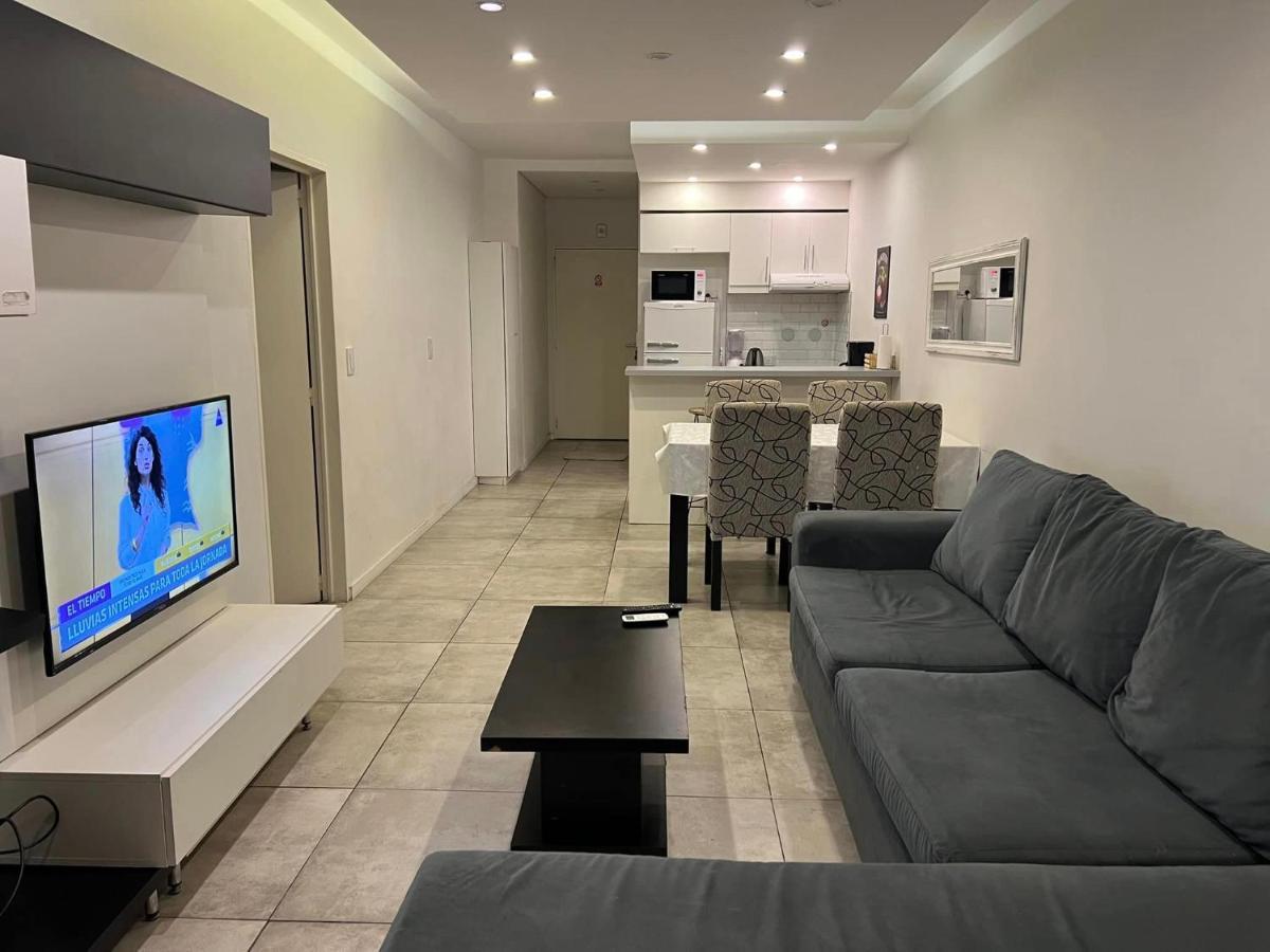 Suite in San Telmo dormitorio en suite con dos baños y balcon a la calle - Housity