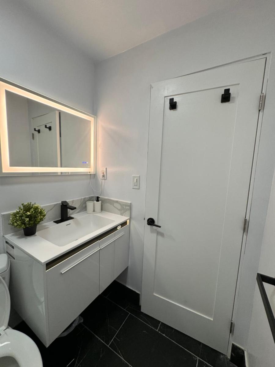 Modern 2BR Stylish & Cozy Unit - Hizvo