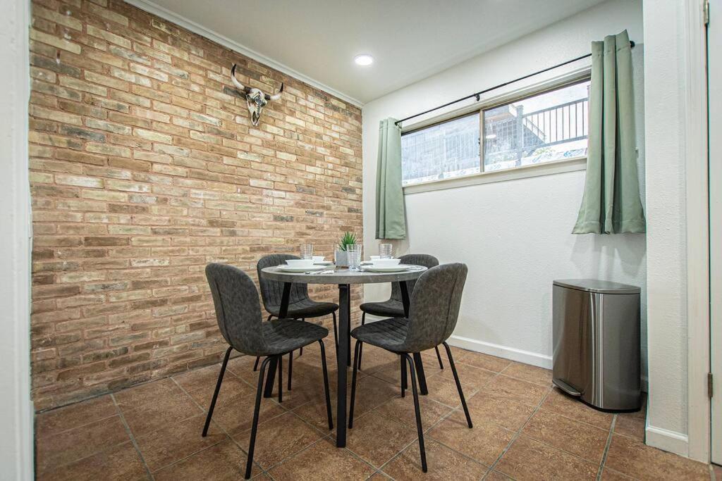 Downtown Austin Suite Retreat - Housity