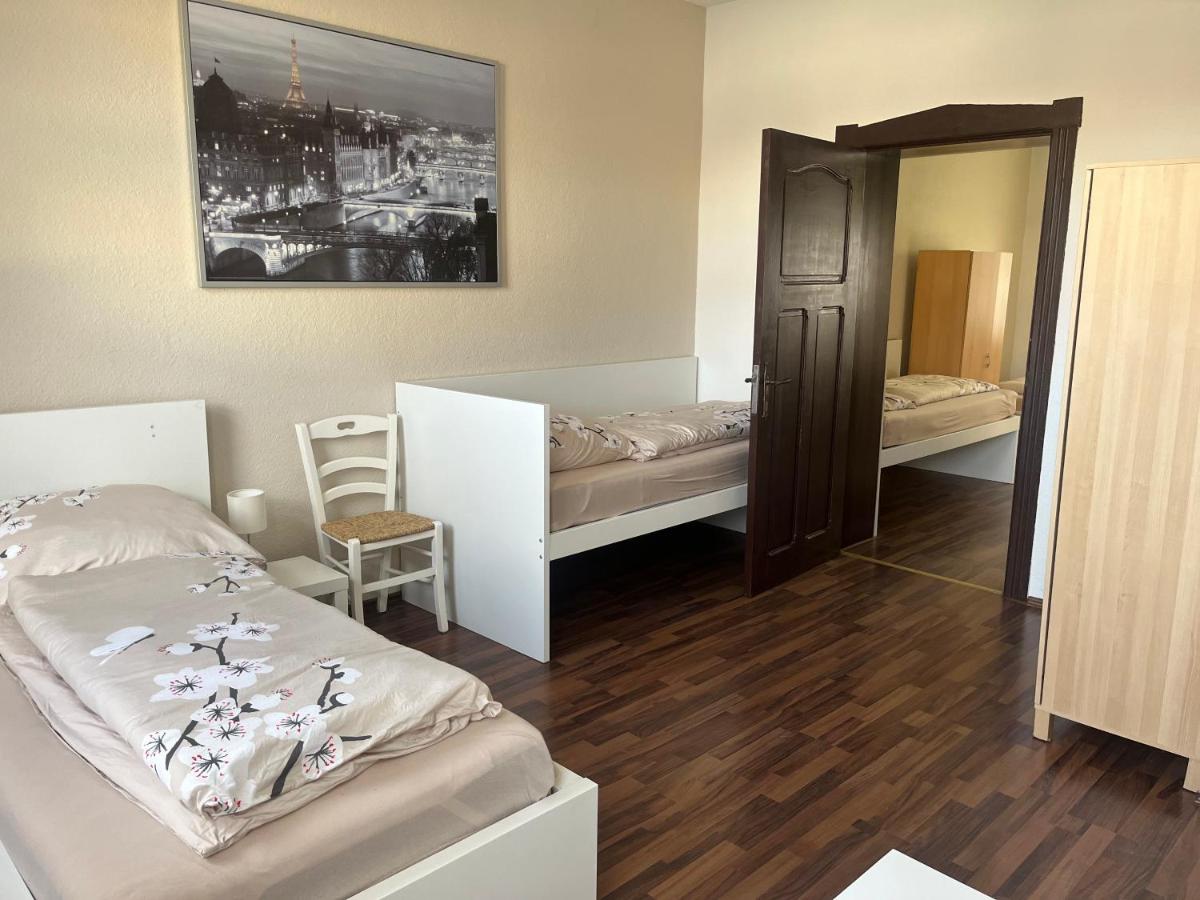 Monteur-Pension W8 - Housity