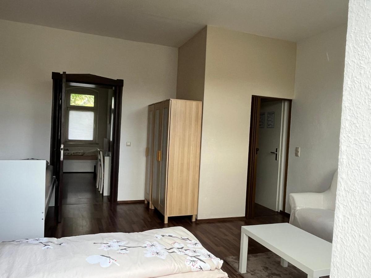 Monteur-Pension W8 - Housity